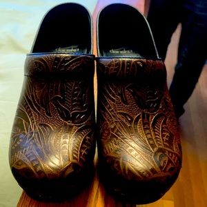 These are two pair of dansko clogs- little wear!